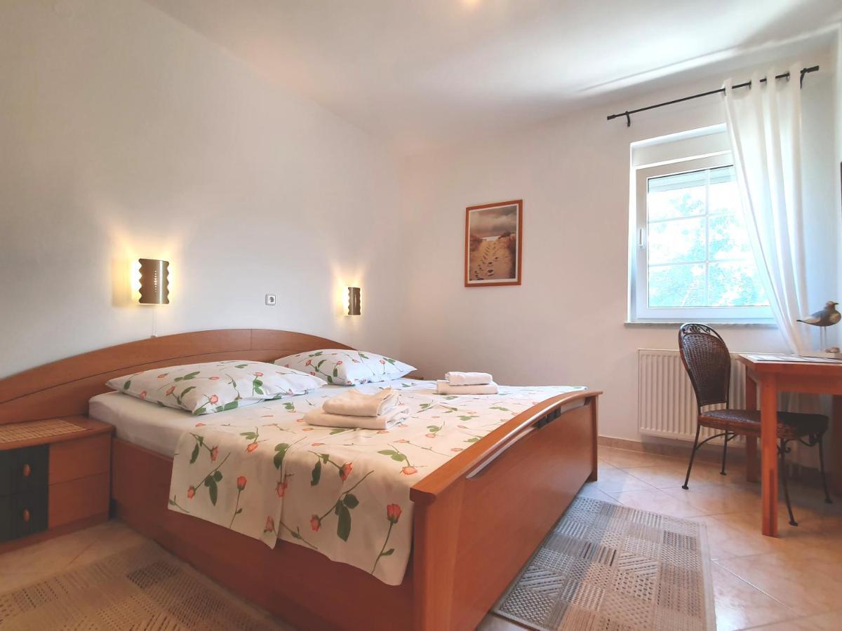 Villa Lucija Rab Town Esterno foto