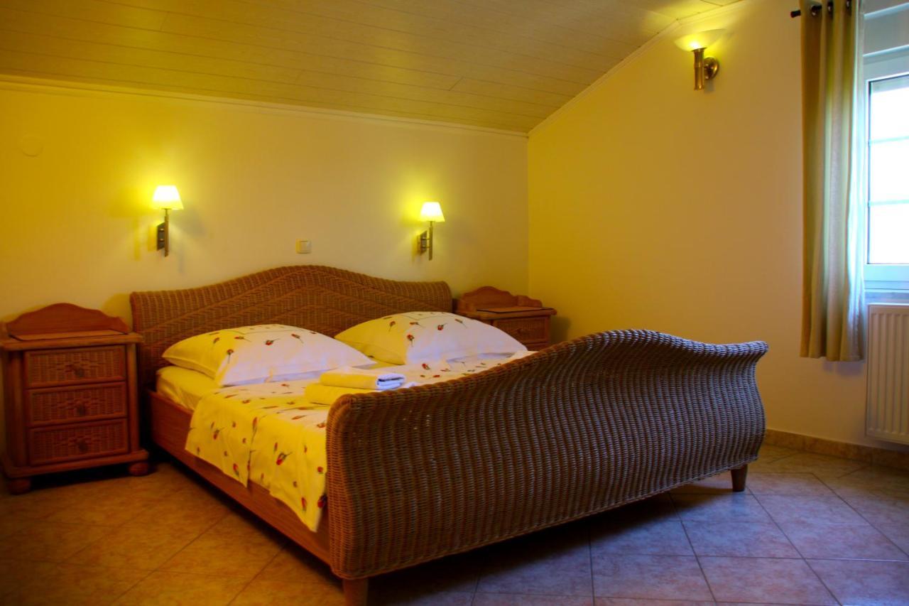 Villa Lucija Rab Town Esterno foto